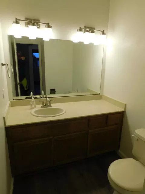 Bath - 501 Rose Ave #9, Modesto, CA 95355 photo 8 of 8