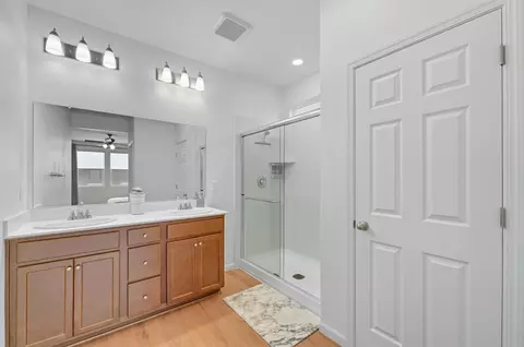 Bath - 617 Mansfield Dr, Patterson, CA 95363 photo 2 of 2