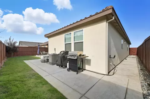 Exterior - 617 Mansfield Dr, Patterson, CA 95363 photo 11 of 12