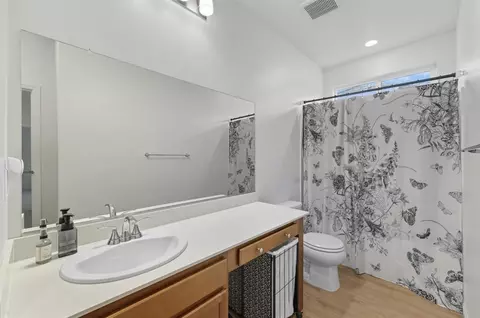 Bath - 617 Mansfield Dr, Patterson, CA 95363 photo 1 of 2