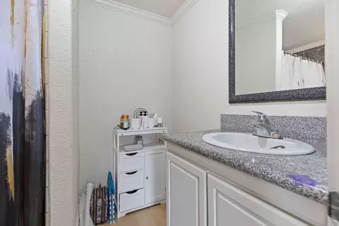 Bath - 117 E Fairmont Ave, Modesto, CA 95354 photo 3 of 3