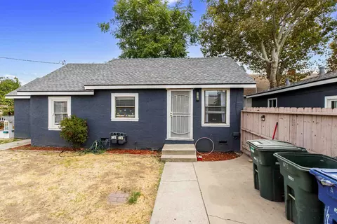 Exterior - 117 E Fairmont Ave, Modesto, CA 95354 photo 3 of 7