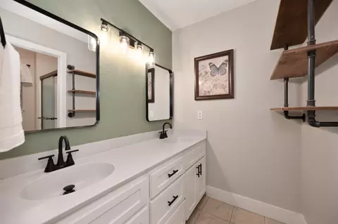Bath - 950 Pine Hill Rd, Colfax, CA 95713 photo 2 of 4