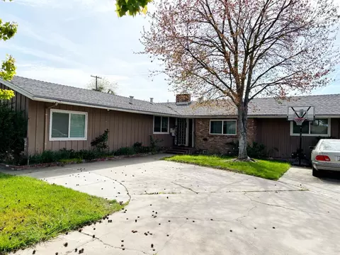 Exterior - 1422 Locke Rd, Modesto, CA 95355 photo 4 of 10