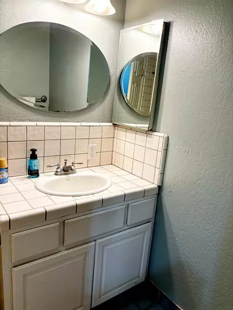 Bath - 1422 Locke Rd, Modesto, CA 95355 photo 1 of 3
