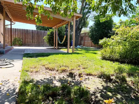 Exterior - 1422 Locke Rd, Modesto, CA 95355 photo 6 of 10