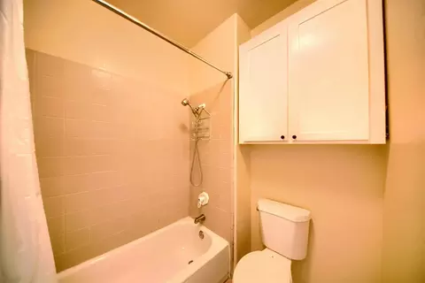 Bath - 3613 Daystar Dr, Modesto, CA 95355 photo 7 of 8