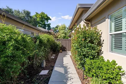 341 Fairgate Rd, Sacramento, CA 95825