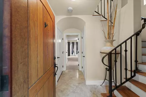 Entry Way - 429 Willow Glen Ct, San Jose, CA 95125 photo 1 of 2