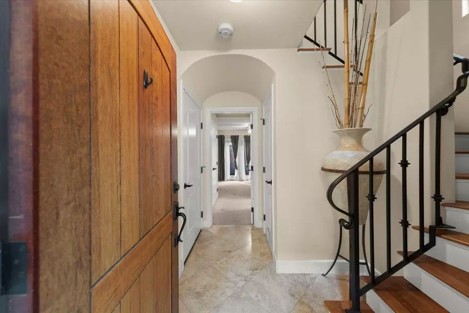 Entry Way - 429 Willow Glen Ct, San Jose, CA 95125 photo 1 of 2