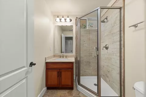 Bath - 429 Willow Glen Ct, San Jose, CA 95125 photo 1 of 4