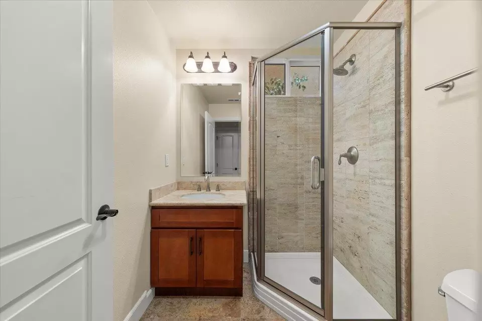 Bath - 429 Willow Glen Ct, San Jose, CA 95125 photo 1 of 4