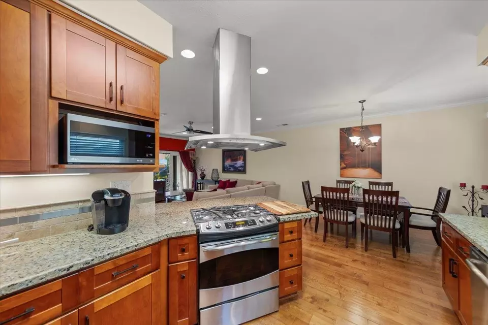 Kitchen - 429 Willow Glen Ct, San Jose, CA 95125 photo 2 of 2
