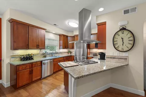 Kitchen - 429 Willow Glen Ct, San Jose, CA 95125 photo 1 of 2