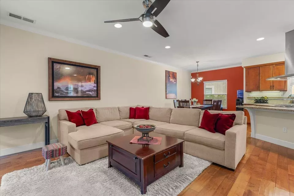 Living - 429 Willow Glen Ct, San Jose, CA 95125 photo 1 of 1