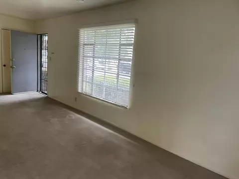 Living - 470 J, Patterson, CA 95363 photo 1 of 2