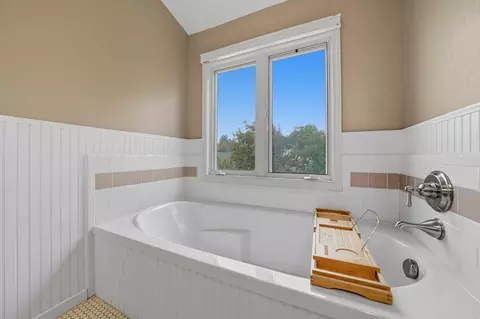 Bath - 135 Amelia St, Sutter Creek, CA 95685 photo 4 of 6