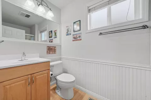Bath - 135 Amelia St, Sutter Creek, CA 95685 photo 2 of 6