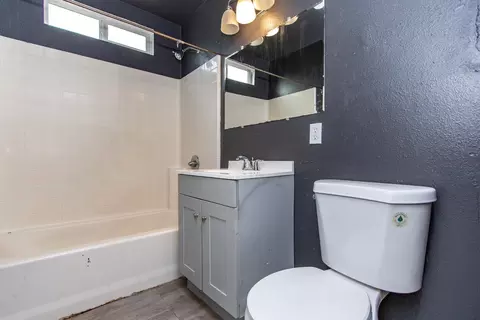 Bath - 1413 W 9th St, Merced, CA 95341 photo 1 of 2