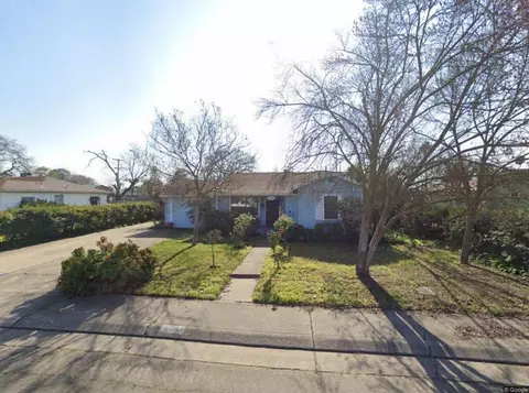 2416 E Poplar St, Stockton, CA 95205