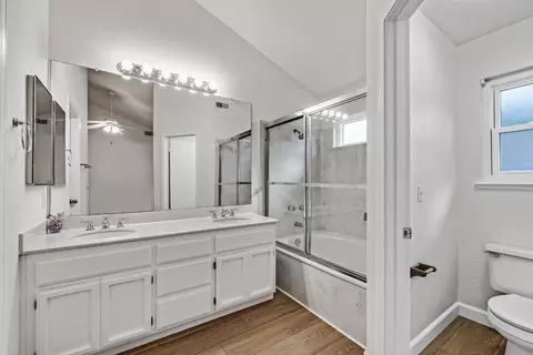 Bath - 1190 Yorkshire Loop, Tracy, CA 95376 photo 1 of 3