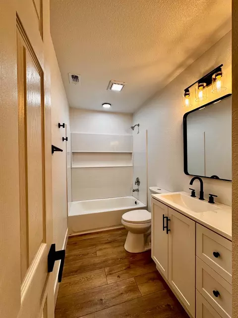 Bath - 760 Craighton Ave, Elverta, CA 95626 photo 1 of 1