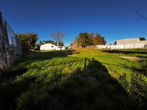 Exterior - 760 Craighton Ave, Elverta, CA 95626 photo 4 of 5