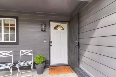 Entry Way - 607 S Crescent Ave, Lodi, CA 95240 photo 1 of 5