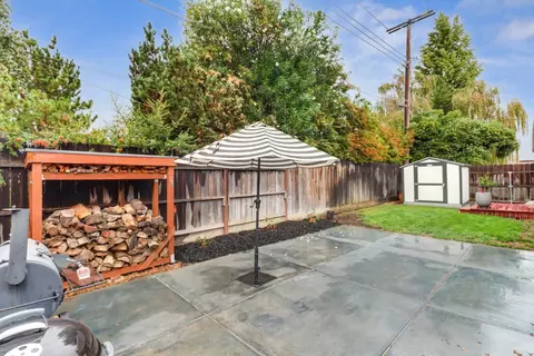 Exterior - 607 S Crescent Ave, Lodi, CA 95240 photo 3 of 13