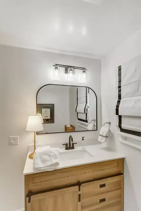 Bath - 607 S Crescent Ave, Lodi, CA 95240 photo 5 of 6