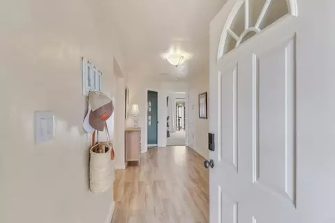 Entry Way - 607 S Crescent Ave, Lodi, CA 95240 photo 2 of 5