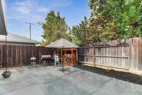 Exterior - 607 S Crescent Ave, Lodi, CA 95240 photo 7 of 13