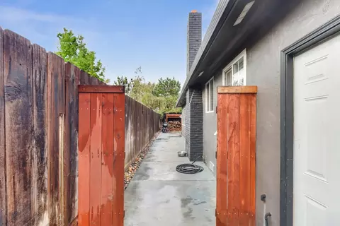Exterior - 607 S Crescent Ave, Lodi, CA 95240 photo 11 of 13