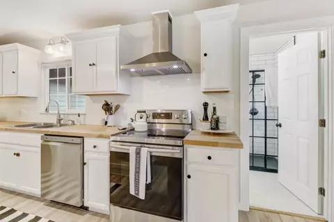 Kitchen - 607 S Crescent Ave, Lodi, CA 95240 photo 4 of 11