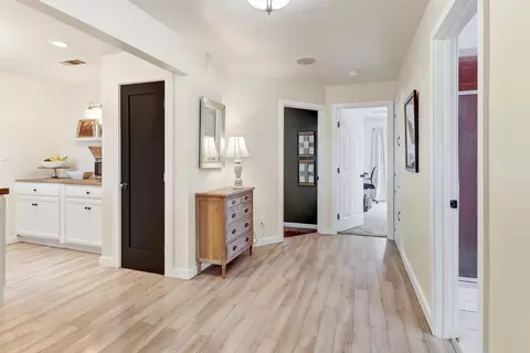 Entry Way - 607 S Crescent Ave, Lodi, CA 95240 photo 3 of 5