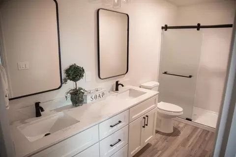 Bath - 2025 W Vine St, Lodi, CA 95242 photo 2 of 3