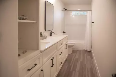 Bath - 2025 W Vine St, Lodi, CA 95242 photo 1 of 3