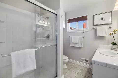 Bath - 3970 Rochdale Dr, Carmichael, CA 95608 photo 2 of 5