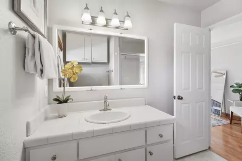 Bath - 3970 Rochdale Dr, Carmichael, CA 95608 photo 3 of 5