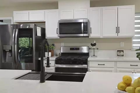 Kitchen - 310 Charles Ave, Manteca, CA 95336 photo 7 of 10