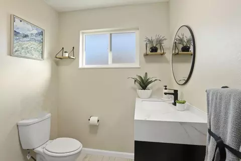 Bath - 310 Charles Ave, Manteca, CA 95336 photo 5 of 6