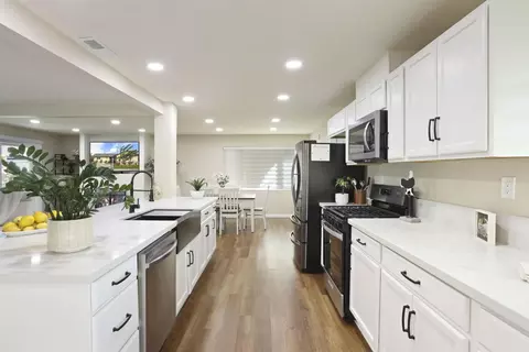 Kitchen - 310 Charles Ave, Manteca, CA 95336 photo 8 of 10