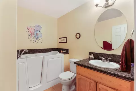 Bath - 6225 Luna Ln, Carmichael, CA 95608 photo 2 of 3