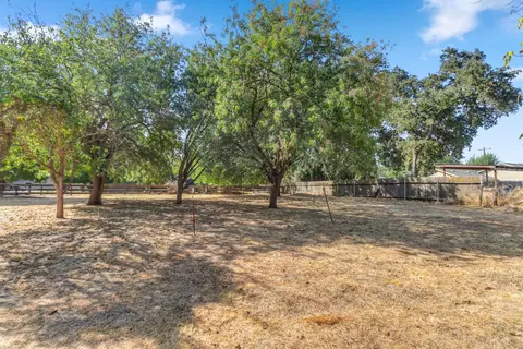 Exterior - 6225 Luna Ln, Carmichael, CA 95608 photo 16 of 18