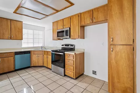 Kitchen - 348 Barrington Way, Lodi, CA 95240 photo 5 of 9