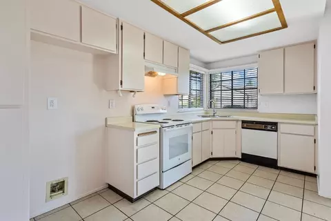 Kitchen - 348 Barrington Way, Lodi, CA 95240 photo 1 of 9