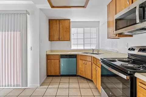 Kitchen - 348 Barrington Way, Lodi, CA 95240 photo 9 of 9