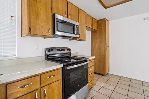 Kitchen - 348 Barrington Way, Lodi, CA 95240 photo 7 of 9