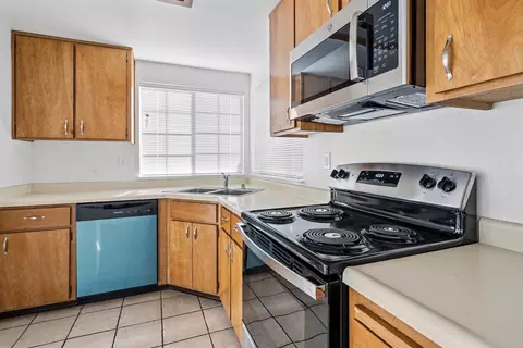 Kitchen - 348 Barrington Way, Lodi, CA 95240 photo 8 of 9
