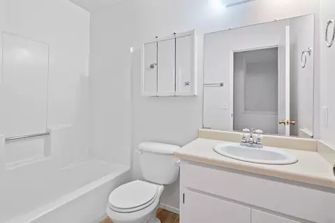 Bath - 348 Barrington Way, Lodi, CA 95240 photo 2 of 5